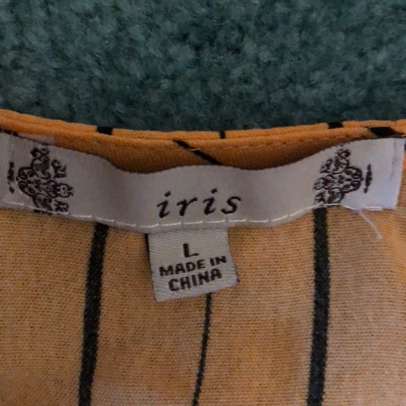 2 piece shorts and button down v top - Picture 4 of 4